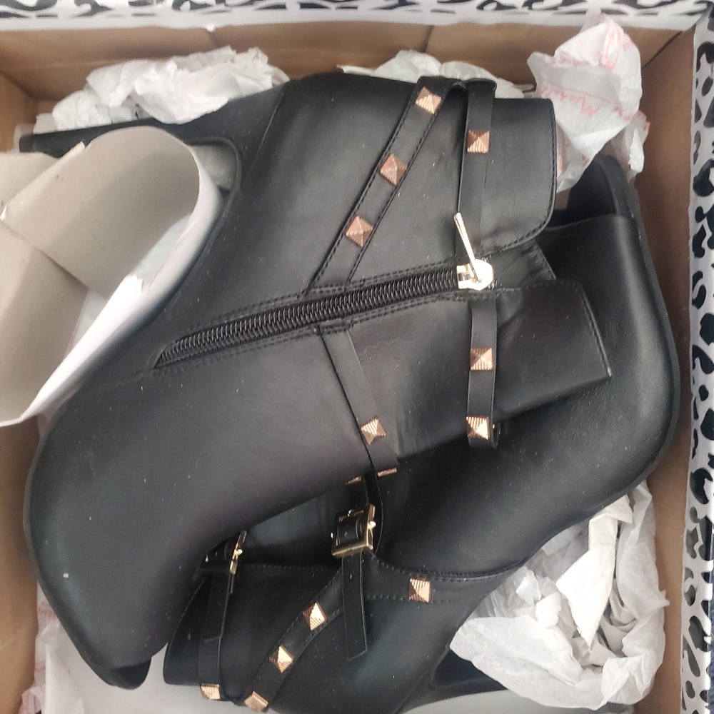 FINAL PRICE Anne Michelle Black Shoes